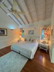 Luxury Spacious Villa 4 Min from the Beach, Royal Fairmont Beach Club Member.