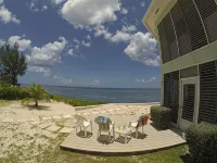 Steps to Sand & Sea - Oceanfront Condo with Pool in Quiet Cayman Kai/Rum Point - 비치