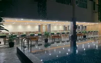 Hotel Bumi Makmur Indah - piscina