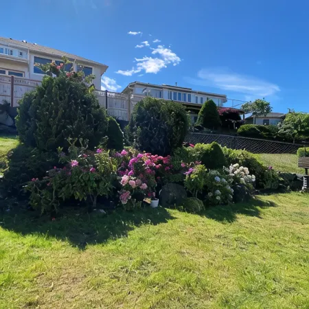 Stunning oceanic views right outside, 4-minutes to WaterfrontPark, Cozy Comfort!