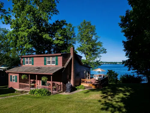 Great Summer Rental on Finger Lakes Wine Trail: Owasco East Side Lakefront
