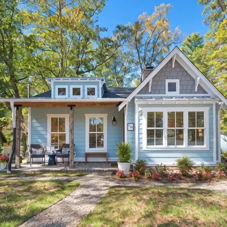 Cozy Cottage Across the Street from Carl Sandburg National Park