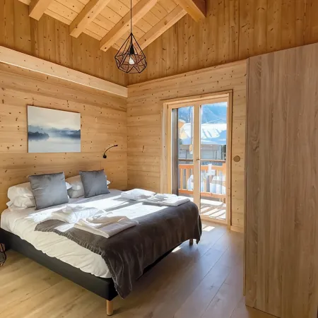 Chalet 15 Persons les Gets Ski Resort 6/8 Bedrooms with Private Bathroom Jacuzzi