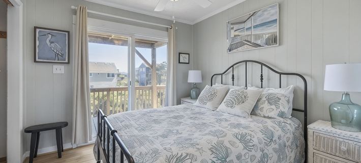 Wave Watcher - Amazing Ocean and Sound Views - One minute walk to the beach! Hotels in Nags Head
