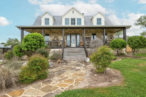 Twin Oaks Estate - Ultimate Retreat for Large Groups w/Heated Pool & Pickleball - 4 tähden