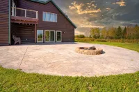 Spacious, Secluded Retreat with Rustic Charm - 3 stjerner