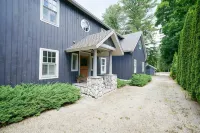 Taggart River House: Modern Luxury Meets Nature: Stunning river views, sleeps 10 - 4-Star