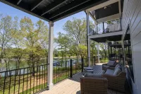 Lakeshore Modern!  Lake Front with Platform Dock and 2 Kayaks, Firepit and Views - 무료 와이파이