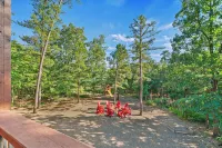 Family Retreat, 3 King Suites, Wine, Playground, Hot Tub, Fire Pit, Private!