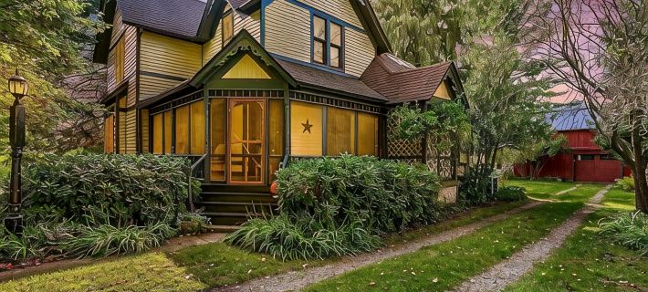 Gatsby Style Oasis Near Saugatuck, Shops, Wineries, Stunning Backyard! Hotels in Ganges Township