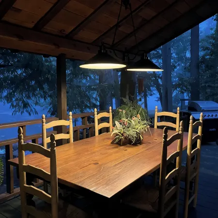 Uncle Joe's Cabin, Lakefront