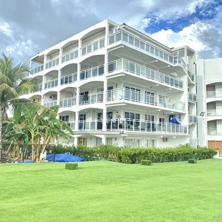 The new Lux Maho Reef Studio is a comfortable, stylish and in the best location!
