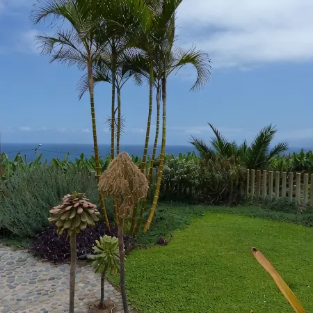 Villa con Piscina en Primera Linea de Costa_finca Ecologica