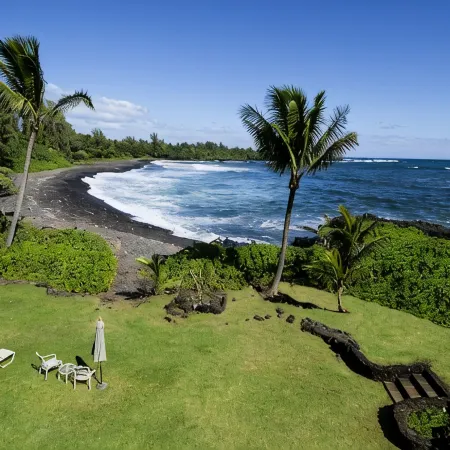 Oceanfront #4 at Hana Kai Maui - 1 Bedroom Upper Floor Corner 100ʻ from Water!