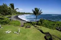 Oceanfront #4 at Hana Kai Maui - 1 Bedroom Upper Floor Corner 100ʻ from Water! - 4-Star