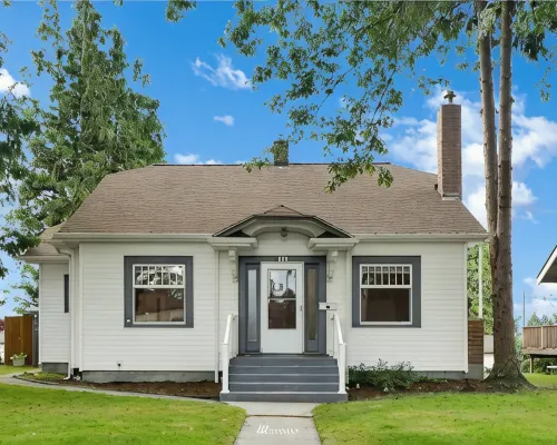 Historic Front Street Home Hotels in Lynden