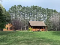 Cozy Harbor Springs cabin meticulously maintained on 4 acres. - Chalets