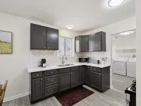 5 minutes from DTW! Hotels in Taylor
