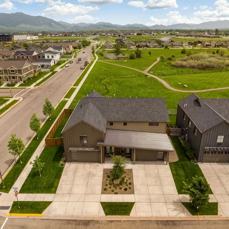 Luxury Accommodations on the Park with Big Mountain Views