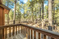 Pinewood Lodge / Backs to Forest / Near Downtown! - อ่างจากุชชี่