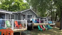 Large Newly Remodeled Lake house right on the water. Sleeps 24+ - con encanto