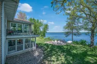 Beautiful Sunrise Views of Hall Lake! - Wi-Fi