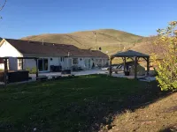 Semi secluded retreat/ remote office/City escape. A getaway On 100 acres ranch <br> - balcony