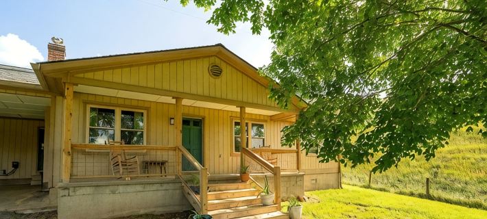 The Sheepfold: Remodeled cottage and 6 stall horse barn on working farm! Hôtels à&nbsp;: Comte de Grayson