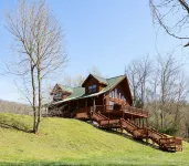 Rim Shoals River Cabin - private boat dock, walk-in fishing access sleeps 14