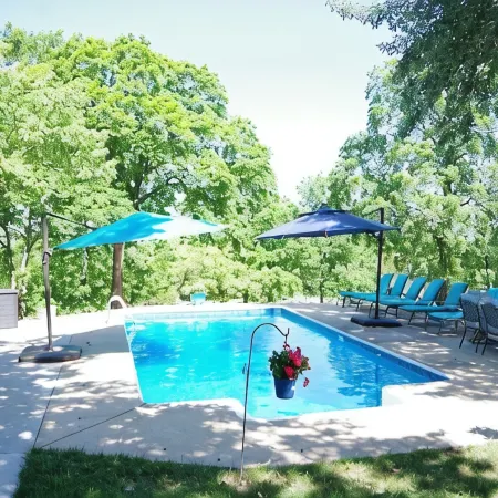 Tranquil Wooded Retreat Overlooking Truman Lake only 2 minutes from Warsaw, MO