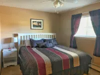 2Br Peaceful Riverside Escape in the Heart of WP. Walk to Town, Free Ski Shuttle - Parvekkeita