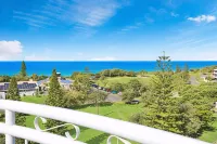 Beachside Resort Kawana Waters - Sea View