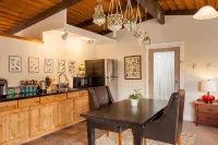 Cozy Up at a Nature Inspired Boutique Studio in the Trees - River Nearby