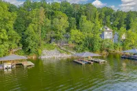 Designer Luxury on Smith Lake/Pool/5BR/3BR/Steps to Water! - 4성급