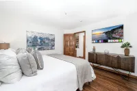 H168 10/10 Stars - Immaculate Remodeled Corner Condo w/Fireplace, New Golf Cart