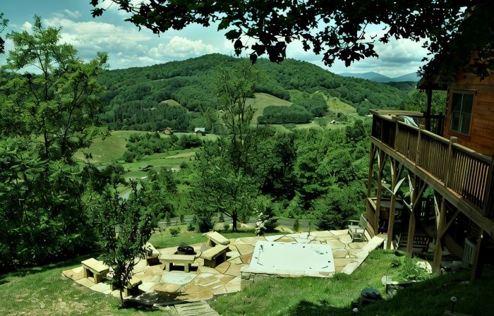 Awesome View 2500 Sqft Decks 8 Person Spa Mins to Blue Ridge Pkway & New River