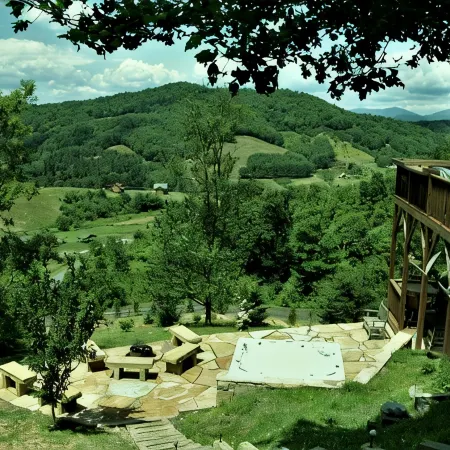 Awesome View 2500 Sqft Decks 8 Person Spa Mins to Blue Ridge Pkway & New River
