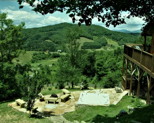 Awesome View 2500 Sqft Decks 8 Person Spa Mins to Blue Ridge Pkway & New River Hotele w: Pine Swamp