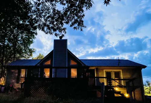 The Perch at Sunrise on Lewis Smith Lake. Beautiful lake front home. - con encanto