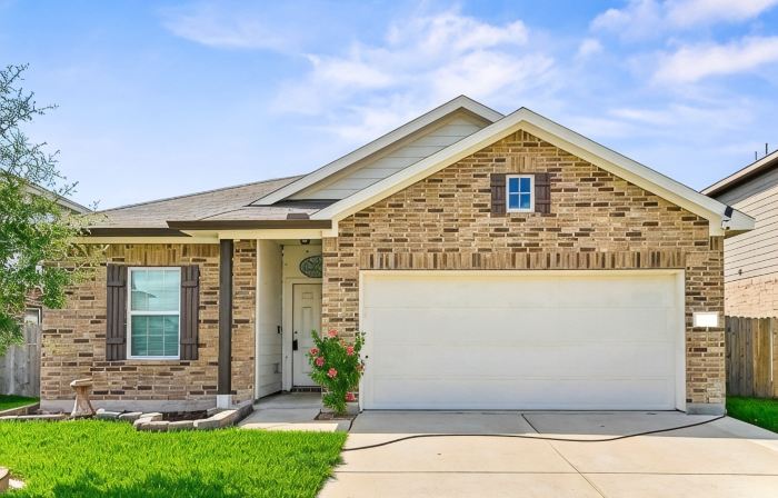 Home In The Heart Of Alvin!