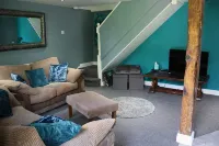 Pond View Cottage with Beautiful Views - Dog Friendly (Cosy and Tranquil)