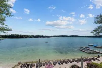 Waterfront Condo, Private Beach, Outdoor Pool & Hot Tub & Walkable to Downtown - Homestays
