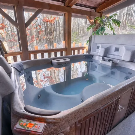 Cozy Retreat - 8 Minutes to Top Trails -Hot Tub + Firepit