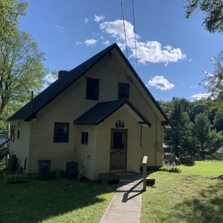 Highland Lake Waterfront home perfect for family, fun, outdoors, and S’Mores!