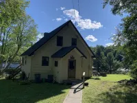 Highland Lake Waterfront home perfect for family, fun, outdoors, and S’Mores! - 2-Star