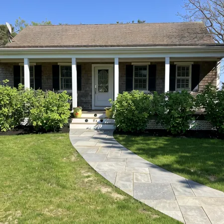 WALK TO VILLAGE LOCATION, NEW POOL, FAMILY COMPOUND!