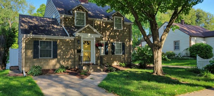 Charming home, quiet neighborhood< 2mi to Shattuck, game room, deck Hotels in Rice County