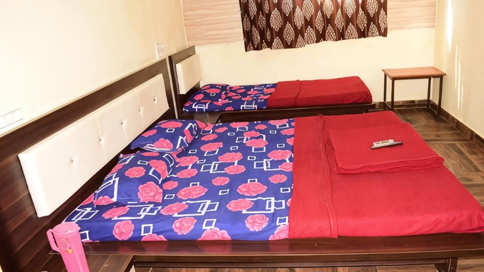 Sairatna Hotel Only 1 Minute Distance from Sai Temple