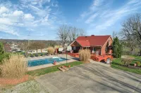 Pickle Hill - pool, pickleball court, sauna, near Hocking Hills, sleeps 10! - Pools