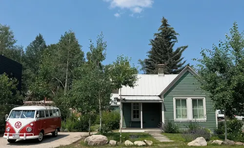 1800s Mining Cabin Reimagined As Luxury Retreat - Central Downtown Crested Butte